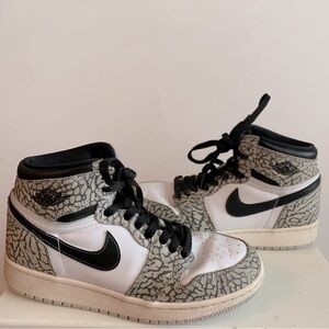Air Jordan 1 Retro High OG 'White Cement' 5.5 Y Big Boy’s